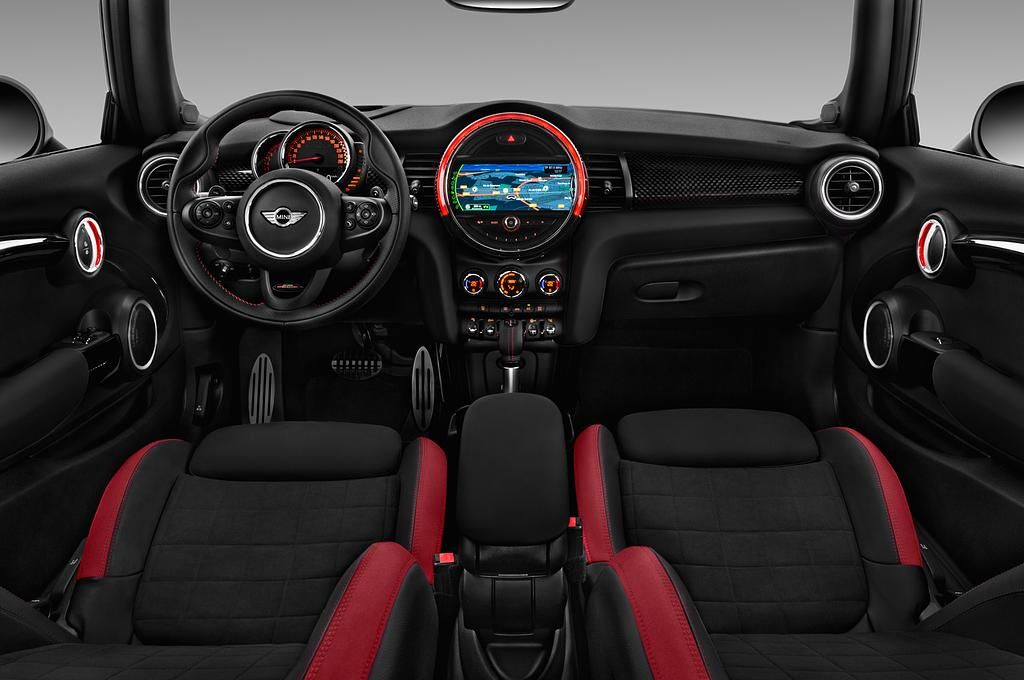 MINI MINI (Baujahr 2018) John Cooper Works 3 Türen Cockpit und Innenraum