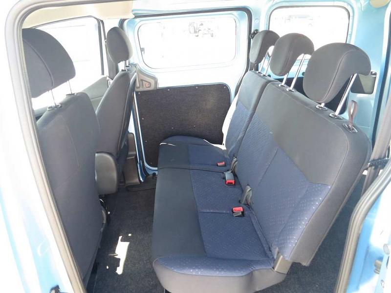 Typische Lieferwagentristesse im Inneren des Nissan e-NV200.