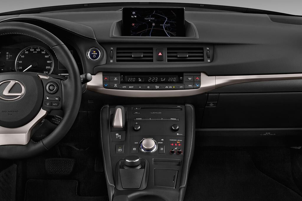 Lexus CT (Baujahr 2018) Luxury Line 5 Türen Mittelkonsole