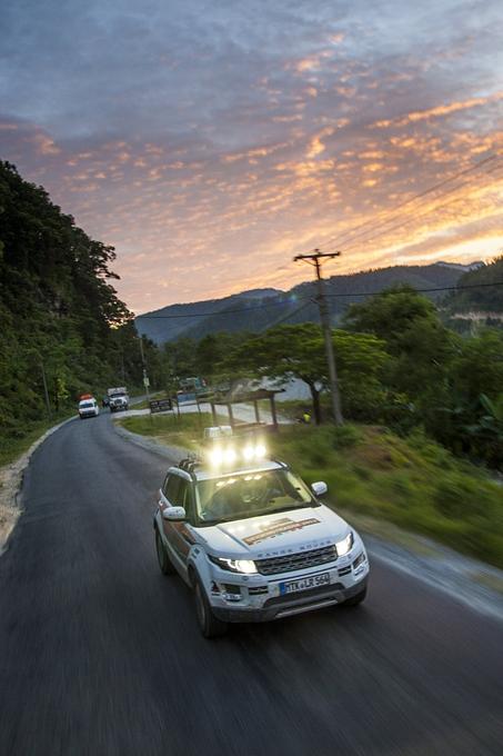 Mit dem Range Rover Evoque von Kathmandu nach Delhi