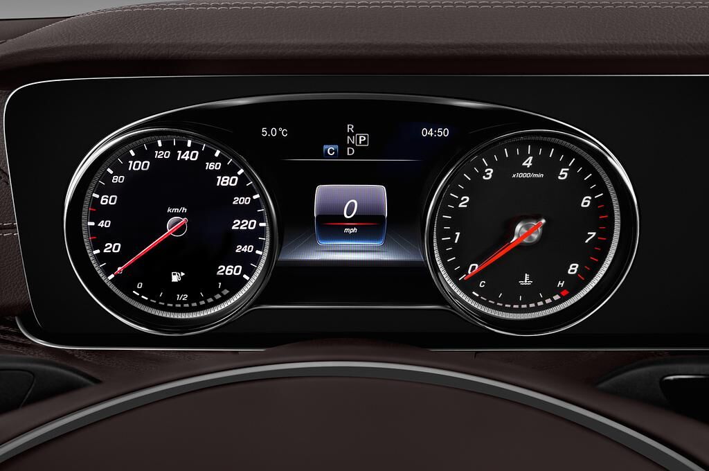 Mercedes E Class (Baujahr 2018) - 2 Türen Tacho und Fahrerinstrumente