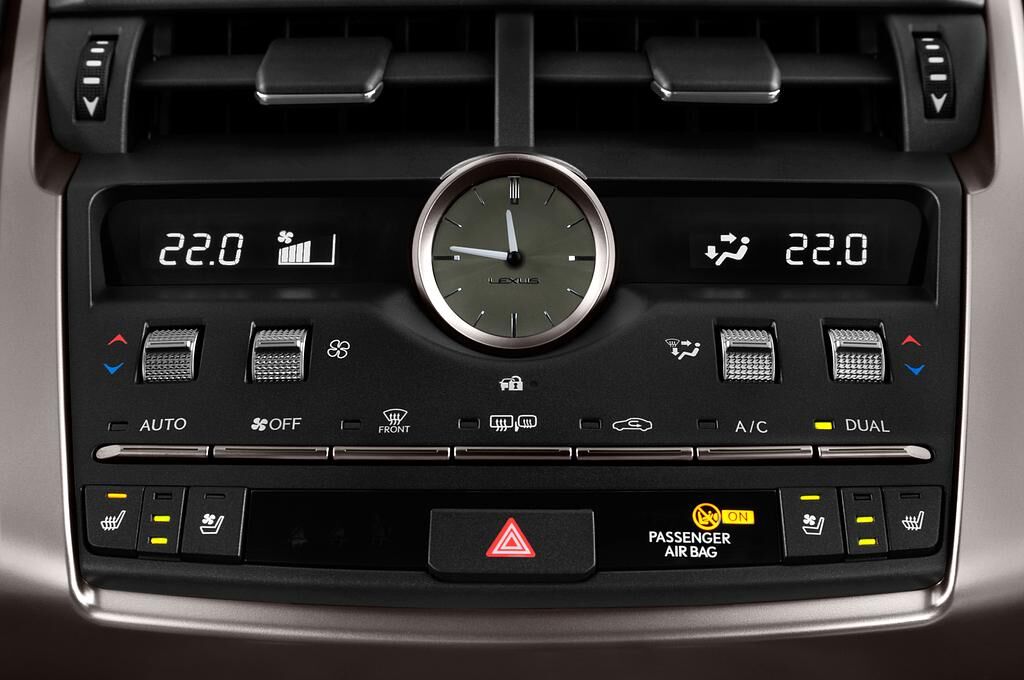Lexus NX (Baujahr 2018) Executive Line 5 Türen Temperatur und Klimaanlage