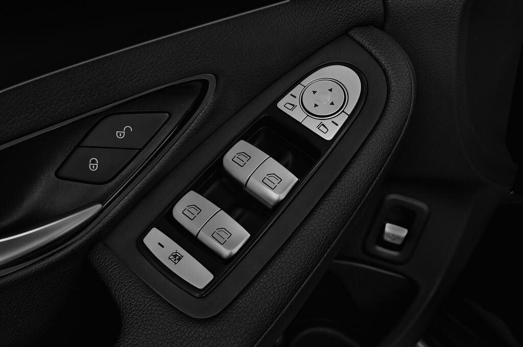 Mercedes C Class T-Modell (Baujahr 2018) Avantgarde 5 Türen Bedienungselemente Tür