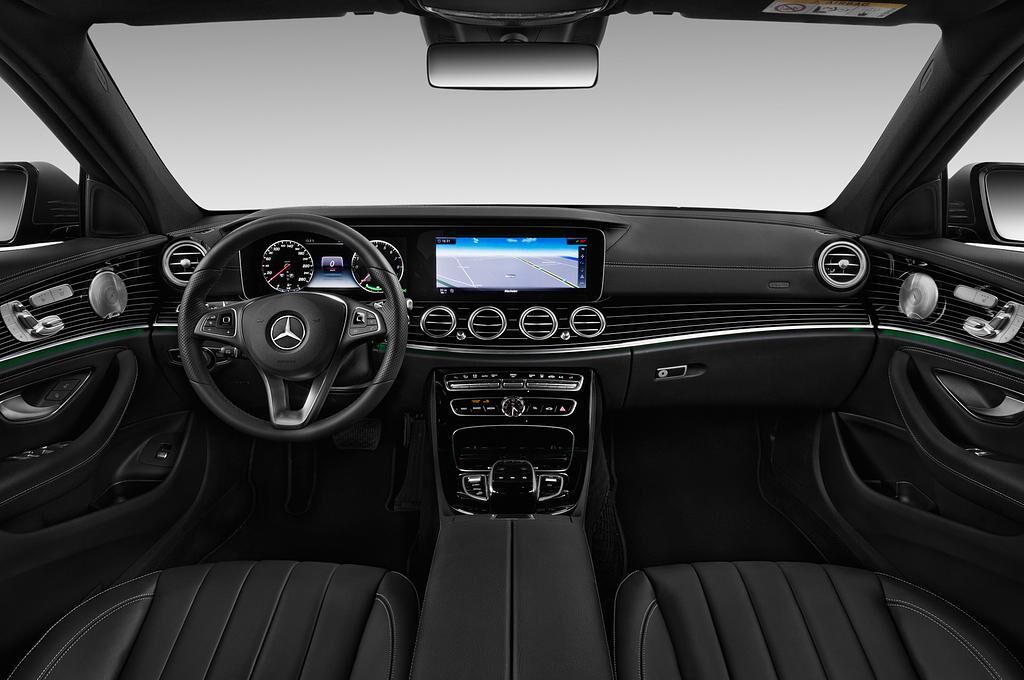 Mercedes E Class (Baujahr 2018) AMG Line 4 Türen Cockpit und Innenraum