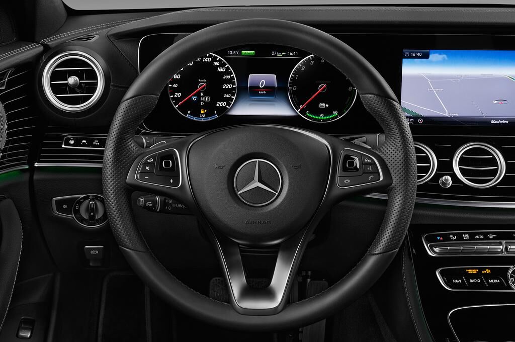 Mercedes E Class (Baujahr 2018) AMG Line 4 Türen Lenkrad