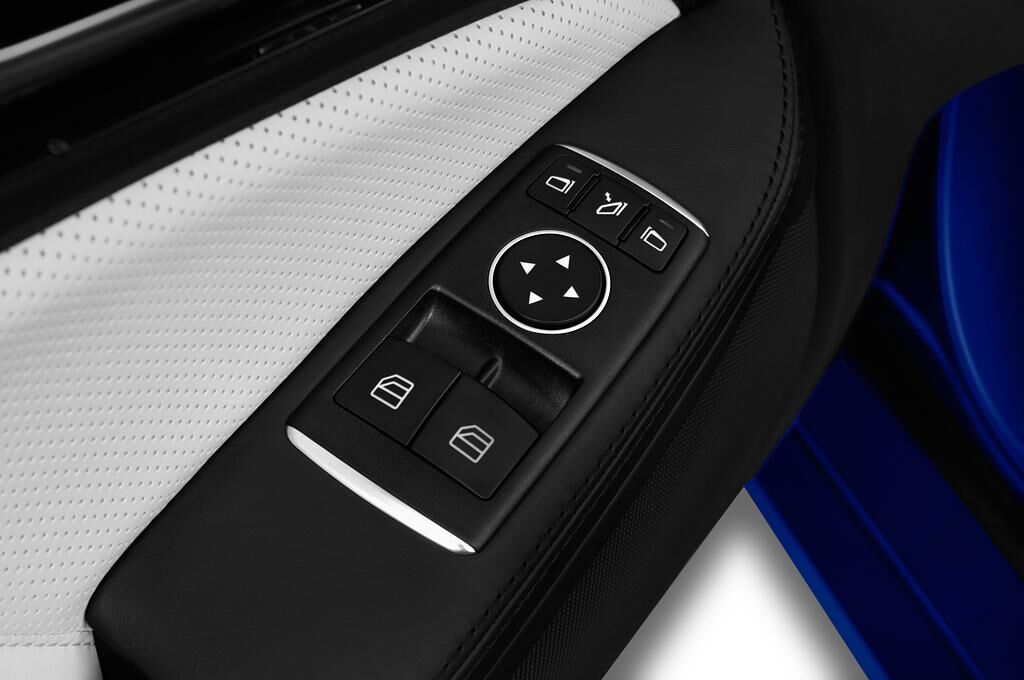 Mercedes SLC (Baujahr 2018) 180 2 Türen Bedienungselemente Tür