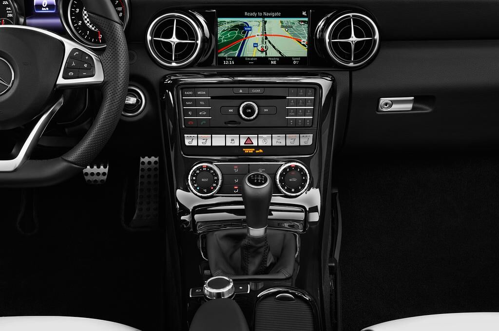 Mercedes SLC (Baujahr 2018) 180 2 Türen Mittelkonsole