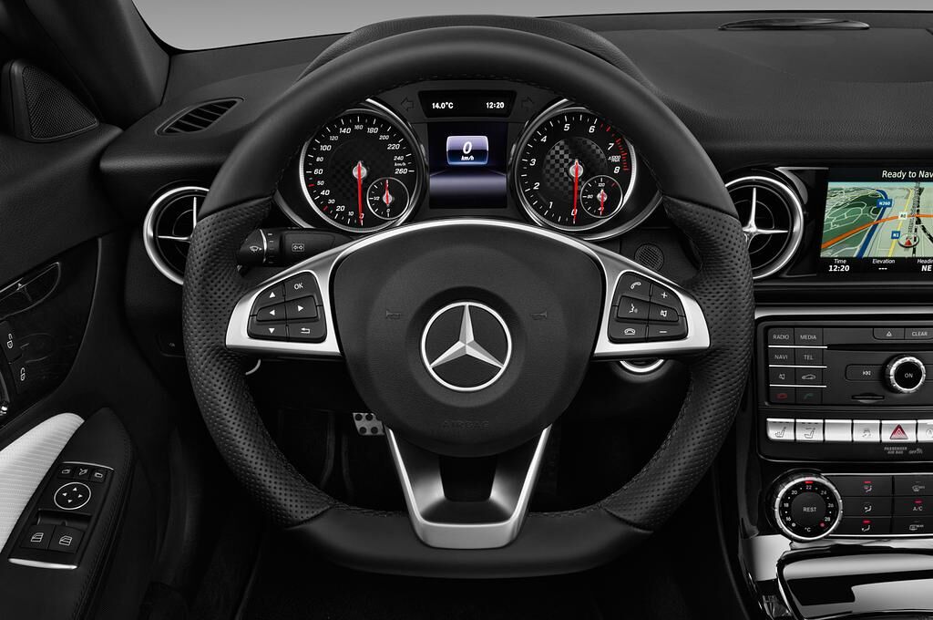 Mercedes SLC (Baujahr 2018) 180 2 Türen Lenkrad