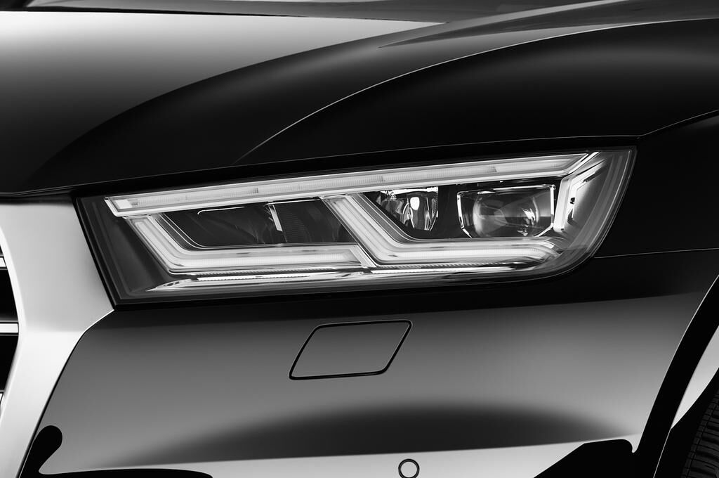 Audi Q5 (Baujahr 2018) Design 5 Türen Scheinwerfer