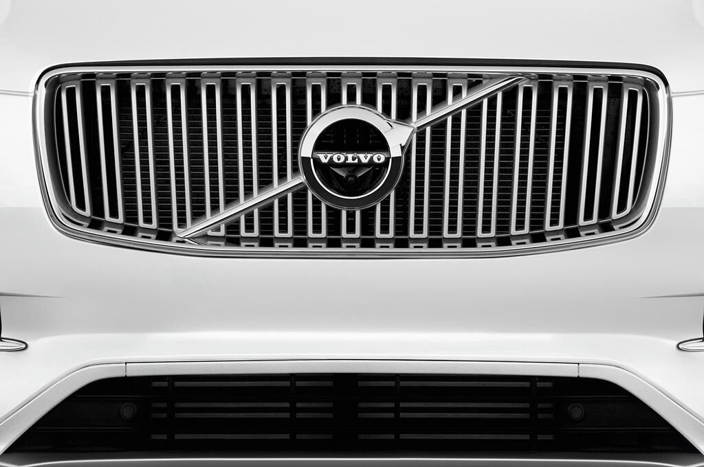 Volvo XC90 (Baujahr 2018) Inscription 5 Türen Kühlergrill und Scheinwerfer