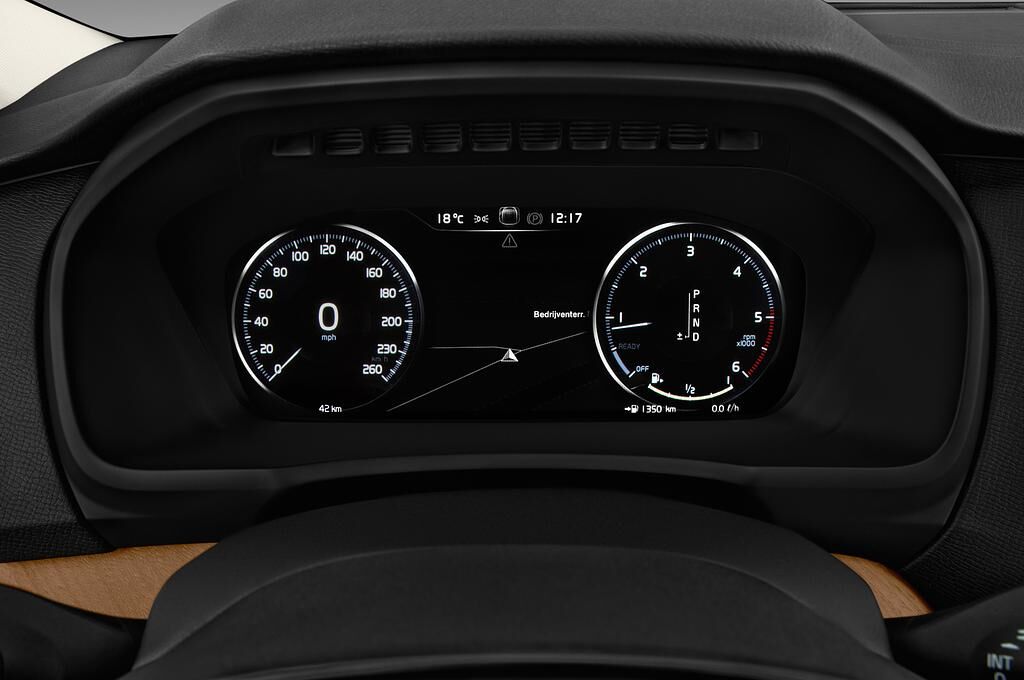Volvo XC90 (Baujahr 2018) Inscription 5 Türen Tacho und Fahrerinstrumente