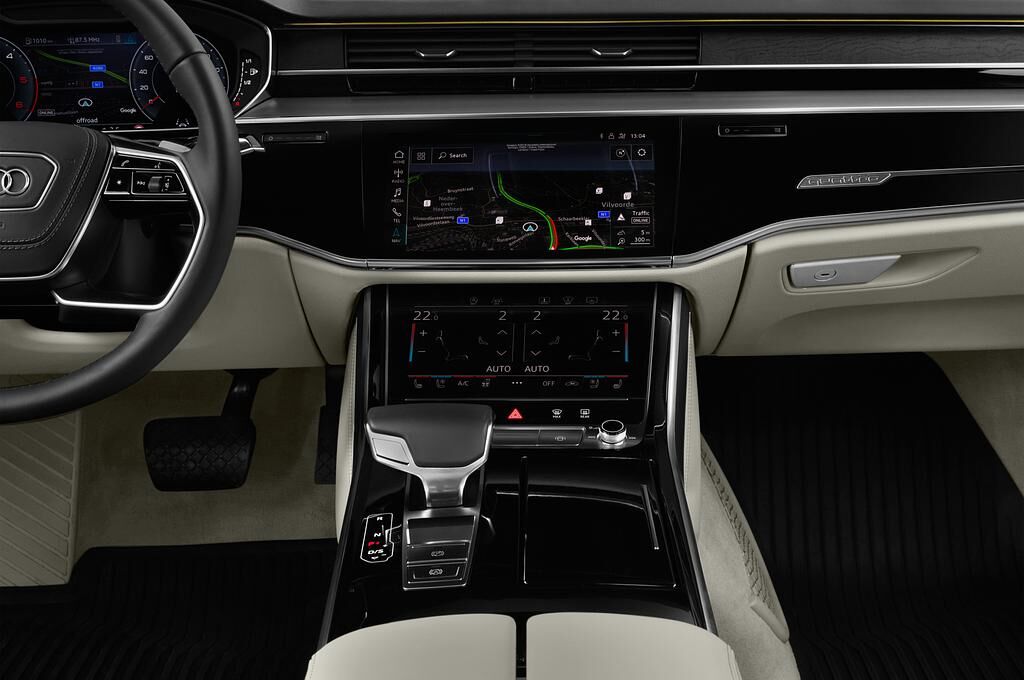 Audi A8 (Baujahr 2018) - 4 Türen Mittelkonsole