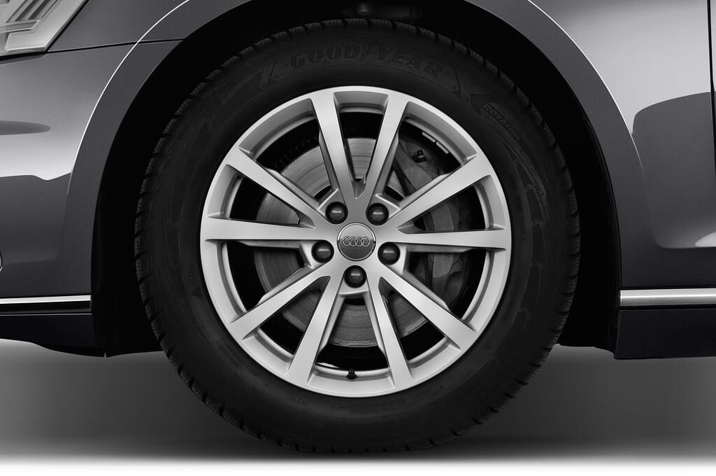 Audi A8 (Baujahr 2018) - 4 Türen Reifen und Felge