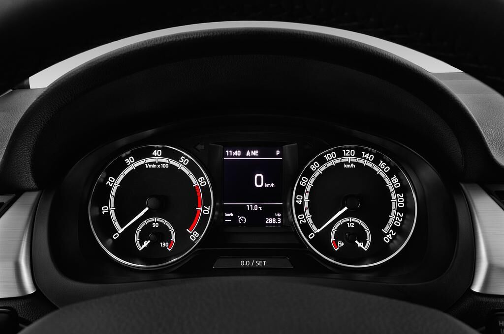 Skoda Rapid Spaceback (Baujahr 2018) Ambition 5 Türen Tacho und Fahrerinstrumente