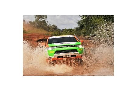 Outlander Plug-in Hybrid feiert erfolgreiches Rallye-Debut