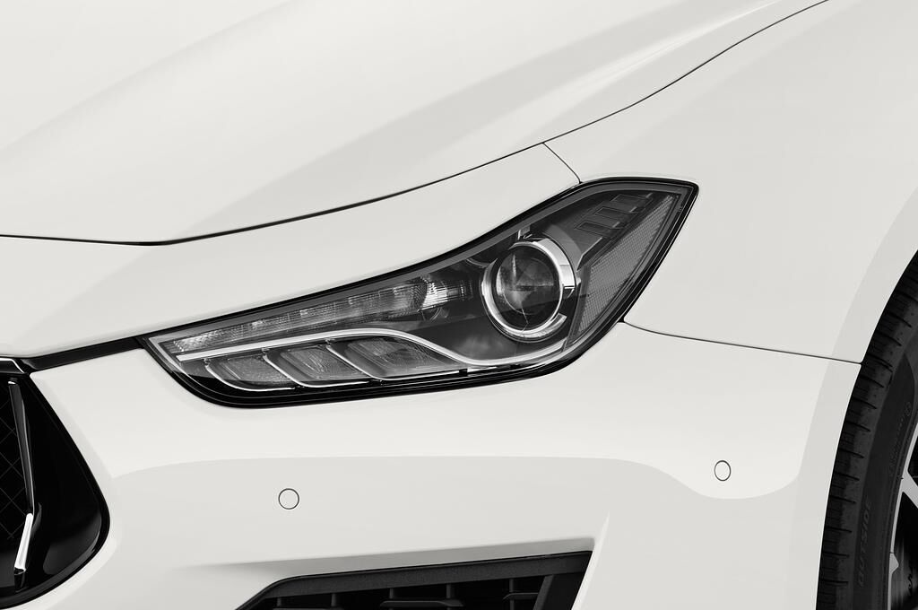 Maserati Ghibli (Baujahr 2018) - 4 Türen Scheinwerfer