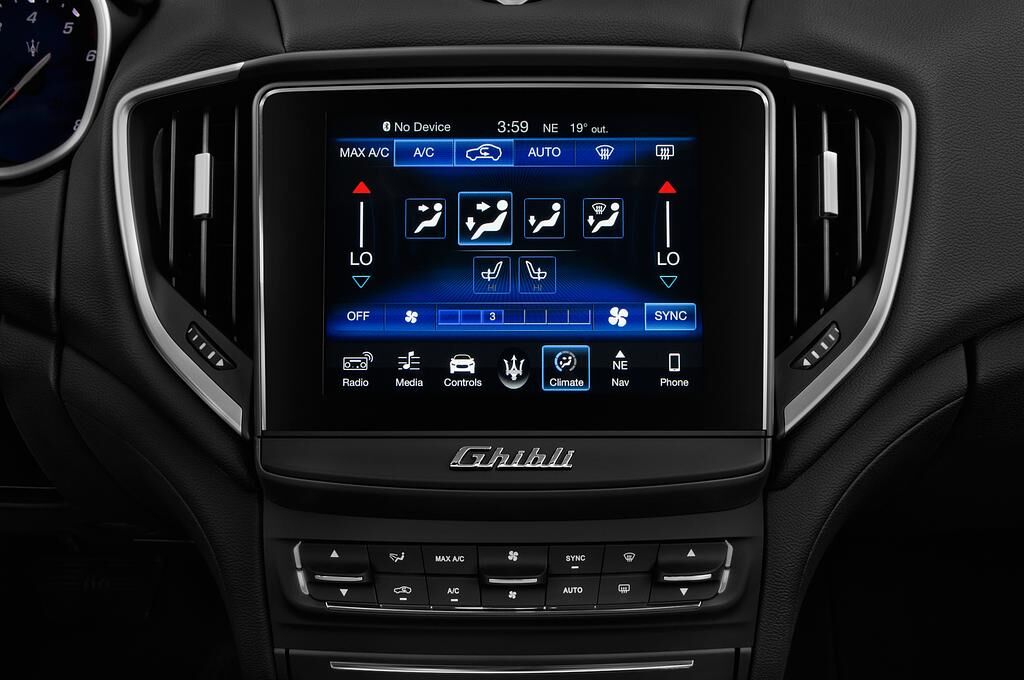 Maserati Ghibli (Baujahr 2018) - 4 Türen Temperatur und Klimaanlage