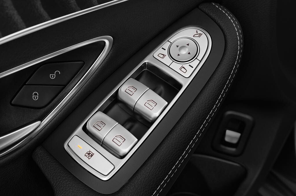 Mercedes GLC Coupe (Baujahr 2018) AMG Line 5 Türen Bedienungselemente Tür