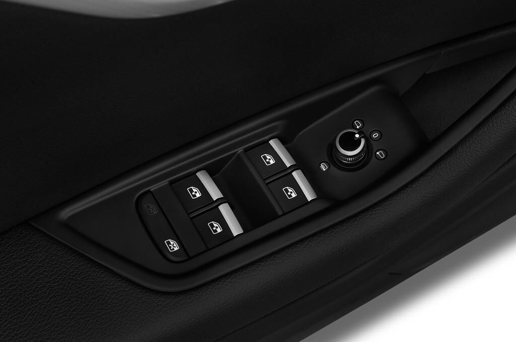 Audi A4 (Baujahr 2018) Sport 4 Türen Bedienungselemente Tür