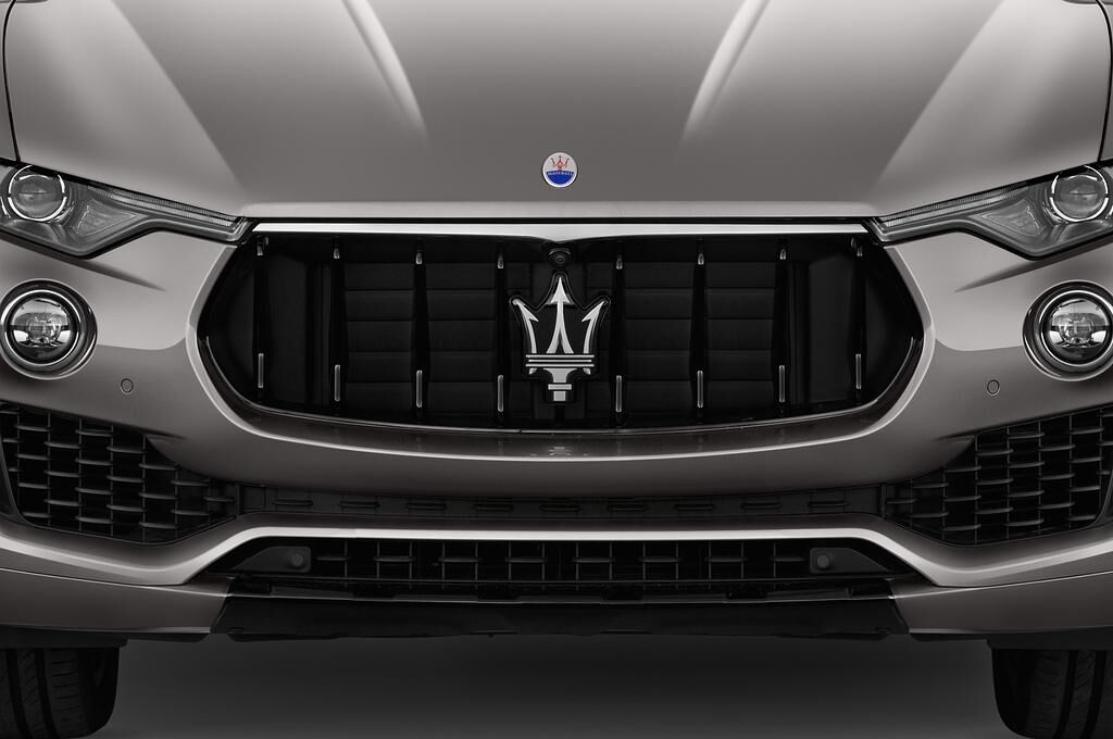 Maserati Levante (Baujahr 2018) - 5 Türen Kühlergrill und Scheinwerfer