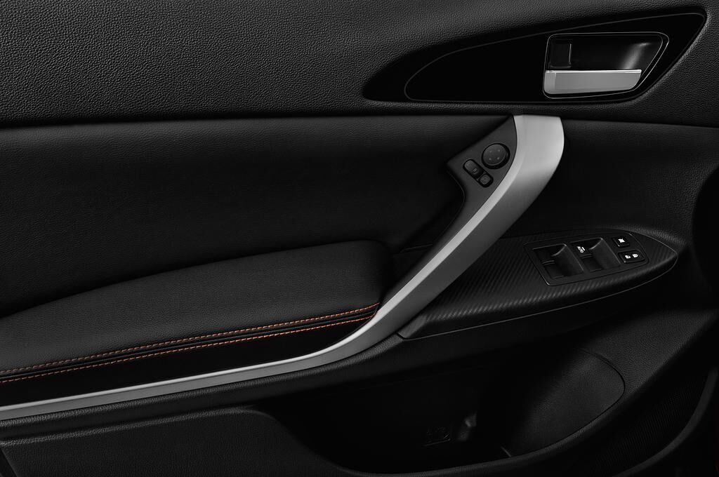 Mitsubishi Eclipse Cross (Baujahr 2018) Plus 5 Türen Bedienungselemente Tür