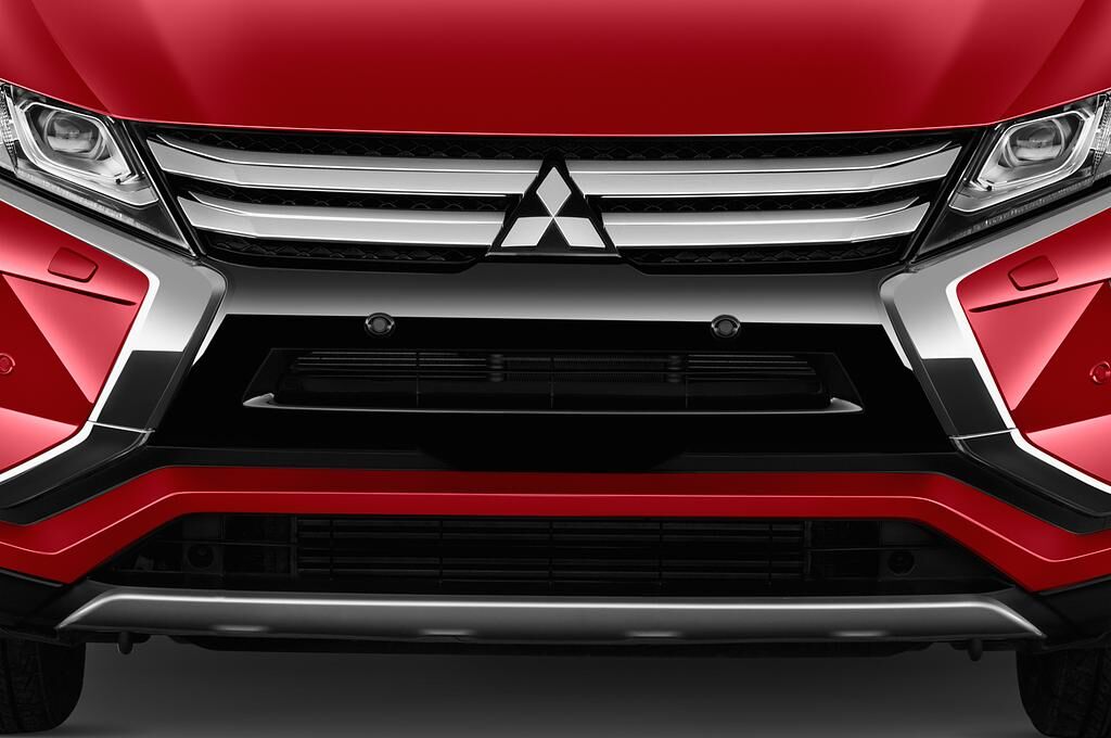 Mitsubishi Eclipse Cross (Baujahr 2018) Plus 5 Türen Kühlergrill und Scheinwerfer