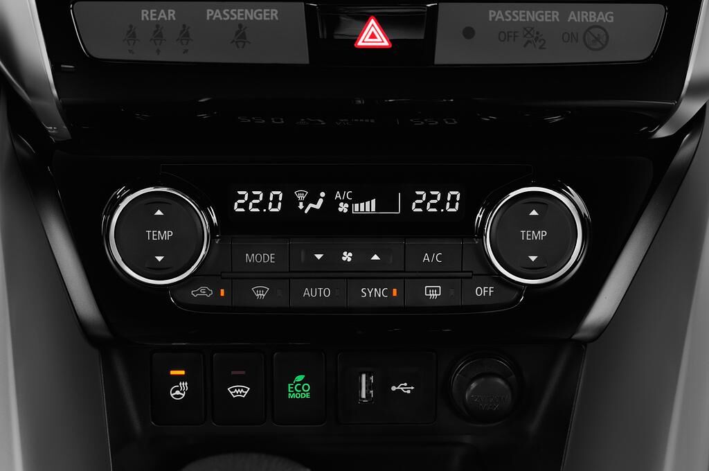 Mitsubishi Eclipse Cross (Baujahr 2018) Plus 5 Türen Temperatur und Klimaanlage