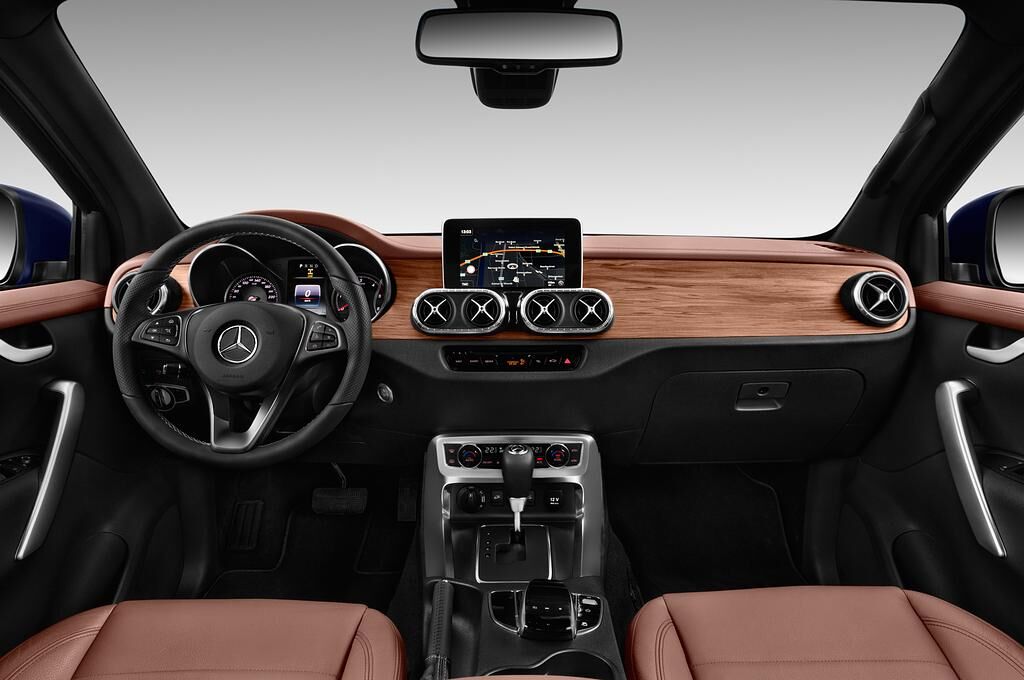 Mercedes X Class (Baujahr 2018) Power Edition 4 Türen Cockpit und Innenraum