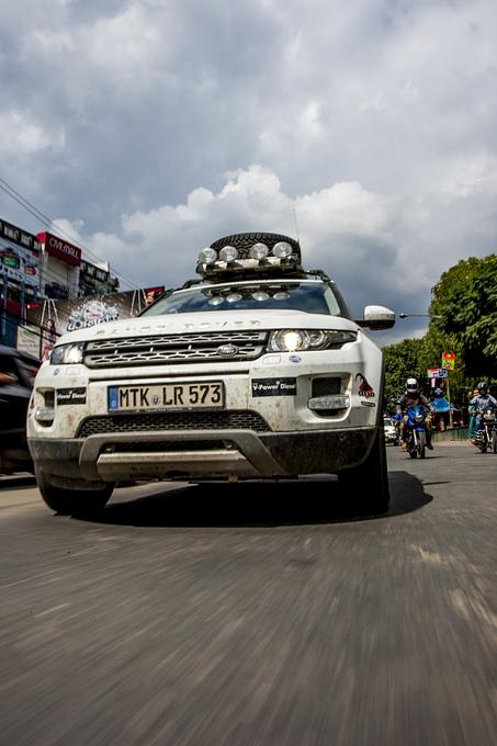 Range Rover SD4 unterwegs auf der Seidenstraße
