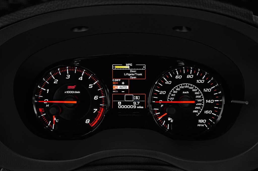 Subaru WRX STI (Baujahr 2018) Sport 4 Türen Tacho und Fahrerinstrumente