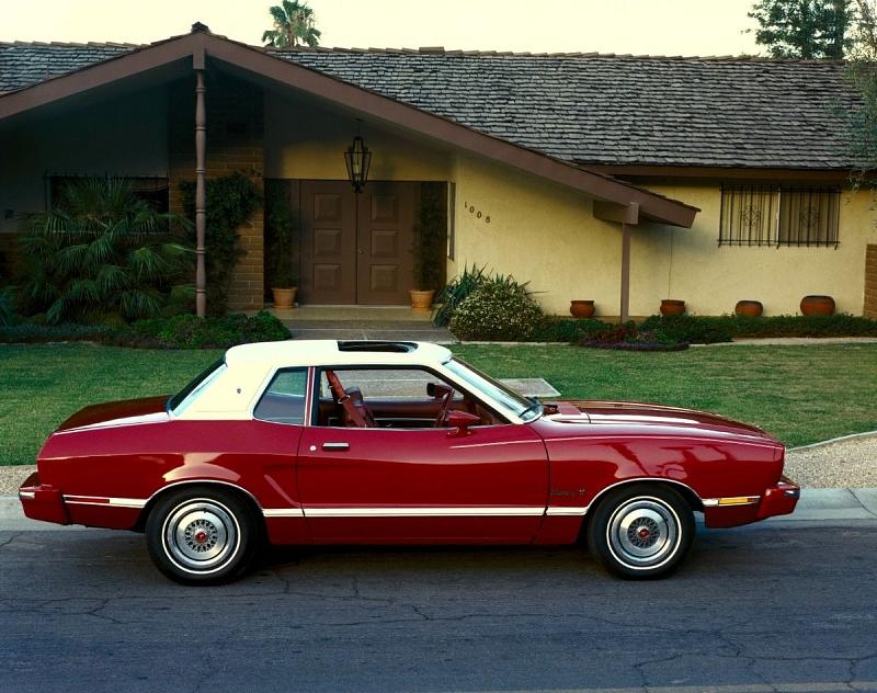 1975 bekam der Ford Mustang II einen V8-Motor