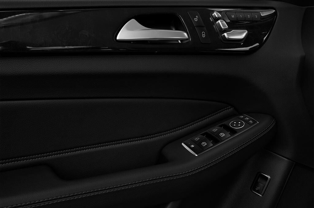 Mercedes GLE (Baujahr 2018) - 5 Türen Bedienungselemente Tür