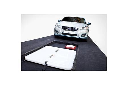 Volvo C30 Electric – Kabelloses Laden