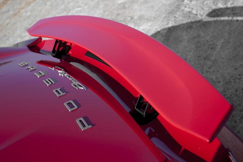 Der Spoiler des Porsche Boxster S fährt bei 120 km/h aus