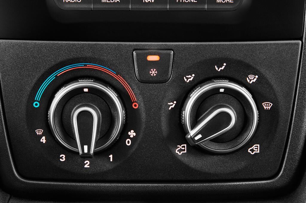Peugeot Boxer (Baujahr 2018) - 4 Türen Temperatur und Klimaanlage