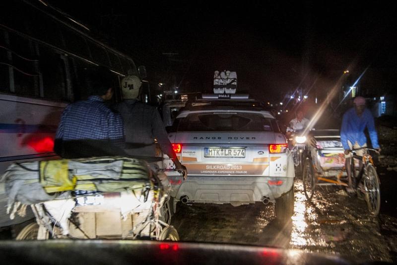 Range Rover SD4 unterwegs auf der Seidenstraße