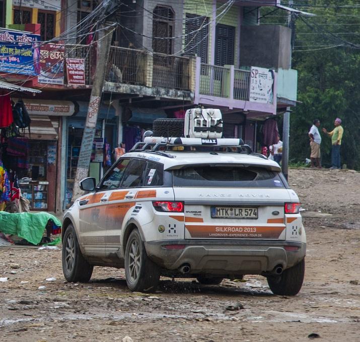 Range Rover SD4 unterwegs auf der Seidenstraße