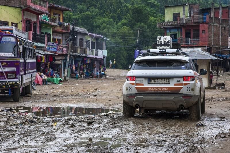 Range Rover SD4 unterwegs auf der Seidenstraße