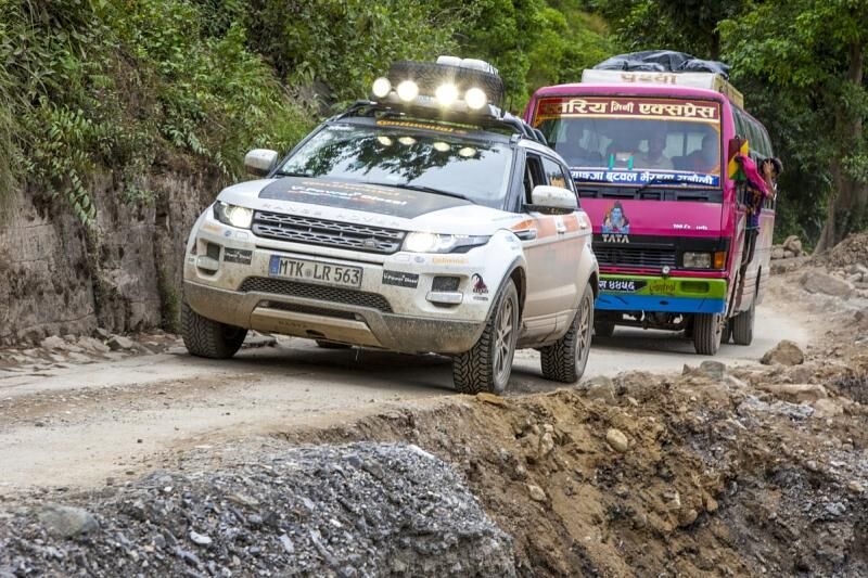 Range Rover SD4 unterwegs auf der Seidenstraße