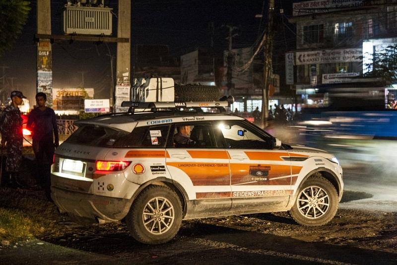 Range Rover SD4 unterwegs auf der Seidenstraße
