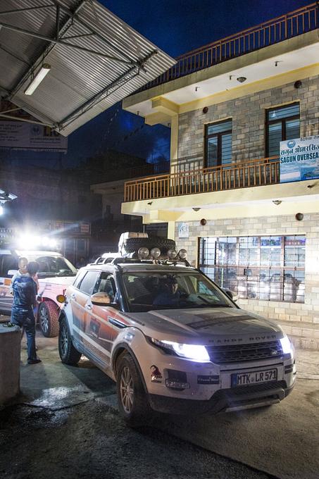 Range Rover SD4 unterwegs auf der Seidenstraße