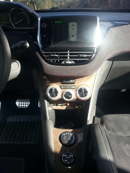 Peugeot 208 Hybrid FE