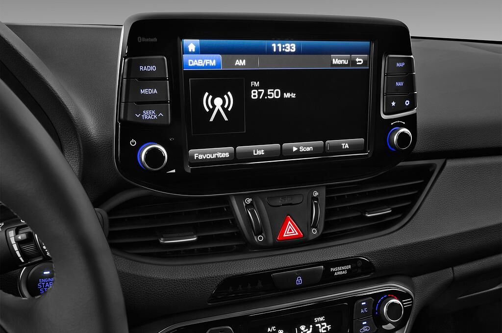 Hyundai i30 Fastback (Baujahr 2018) Premium 5 Türen Radio und Infotainmentsystem