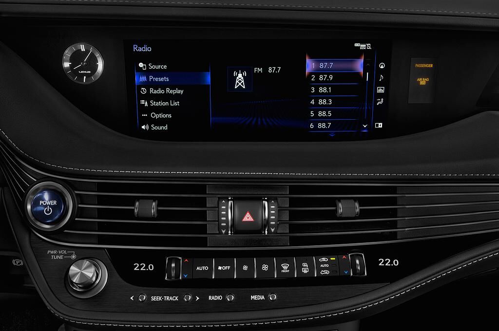 Lexus LS (Baujahr 2018) F Sport 4 Türen Radio und Infotainmentsystem