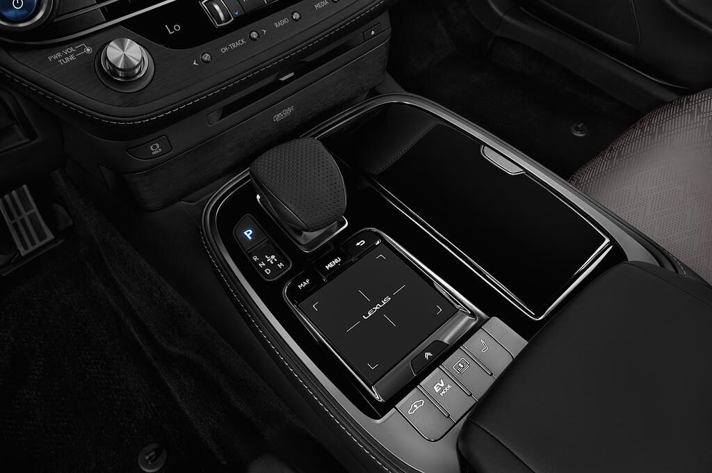Lexus LS (Baujahr 2018) F Sport 4 Türen Schalthebel