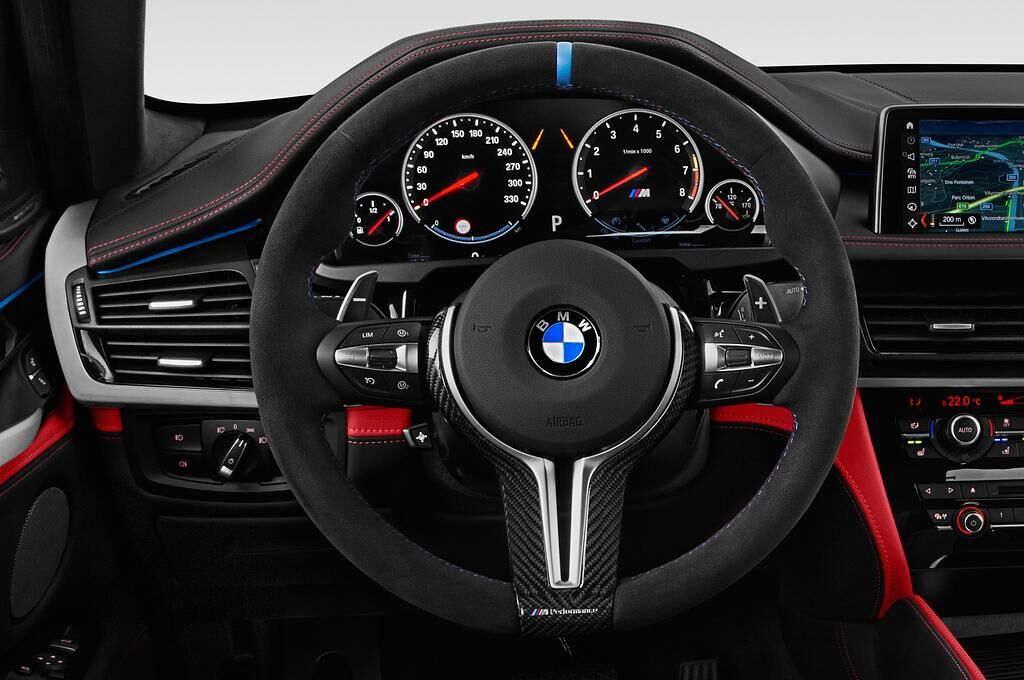BMW X6M (Baujahr 2018) - 5 Türen Lenkrad