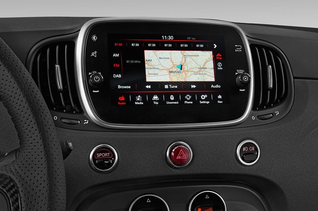 Abarth 595C (Baujahr 2018) Competizione 2 Türen Radio und Infotainmentsystem