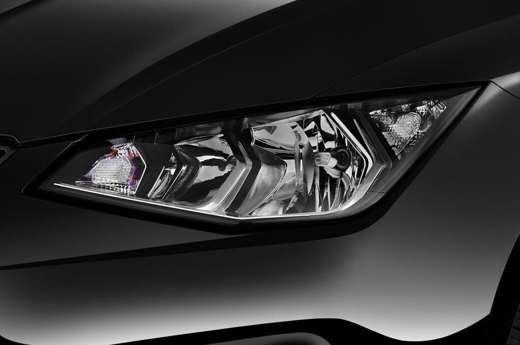 SEAT Ibiza (Baujahr 2018) Reference 5 Türen Scheinwerfer