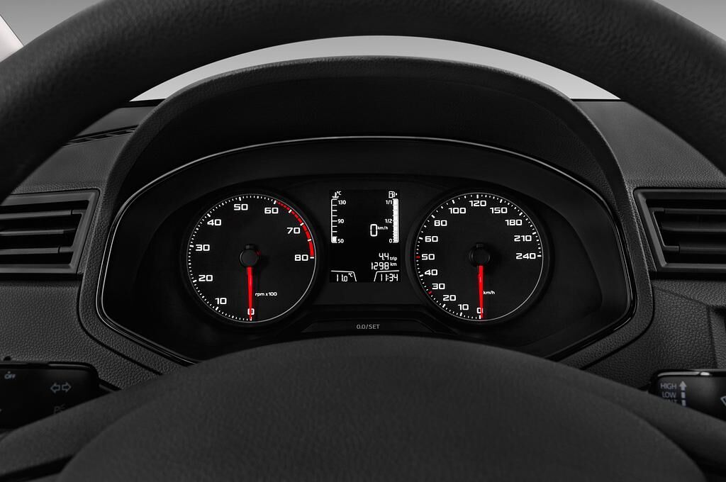 SEAT Ibiza (Baujahr 2018) Reference 5 Türen Tacho und Fahrerinstrumente