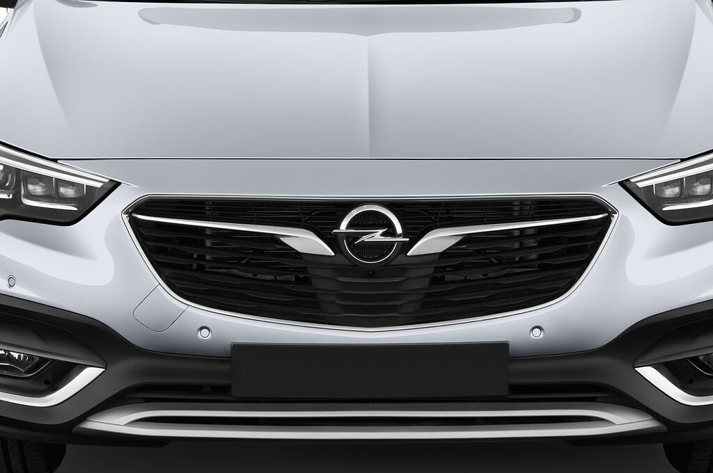 Opel Insignia Country Tourer (Baujahr 2018) Exclusive 5 Türen Kühlergrill und Scheinwerfer